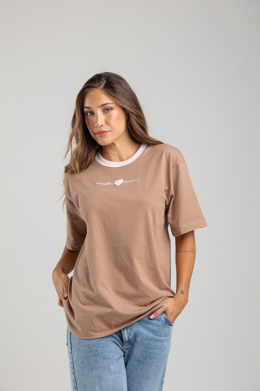 Camiseta Corazon Bordado Cafe