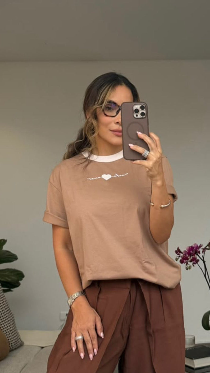 T-shirt café de corazones